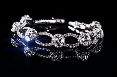 Comment bien choisir les diamants pour un bracelet ?